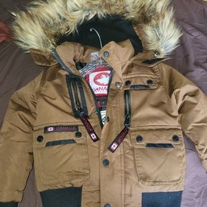 Canada Goose size 4